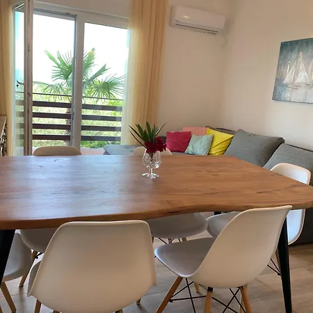 Apartment Seashell 2 Bedrooms With Sea View Rijeka