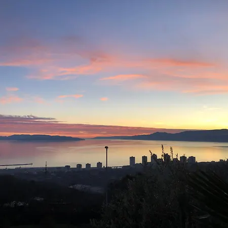 Seashell 2 Bedrooms With Sea View Apartment Rijeka